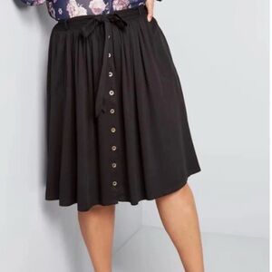 ModCloth NWT Black Button Front Skirt With Pockets Size 2X Waist Tie